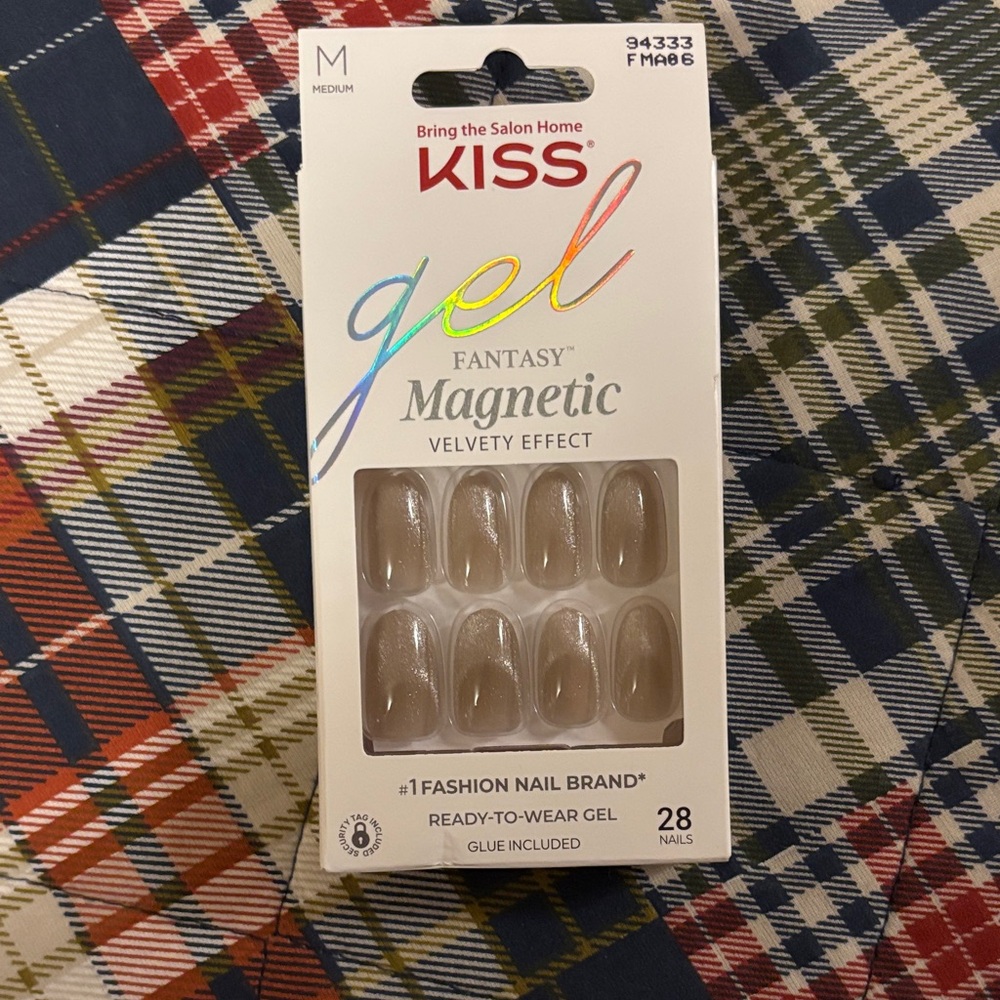 KISS Gel Fantasy Magnetic Nails - medium